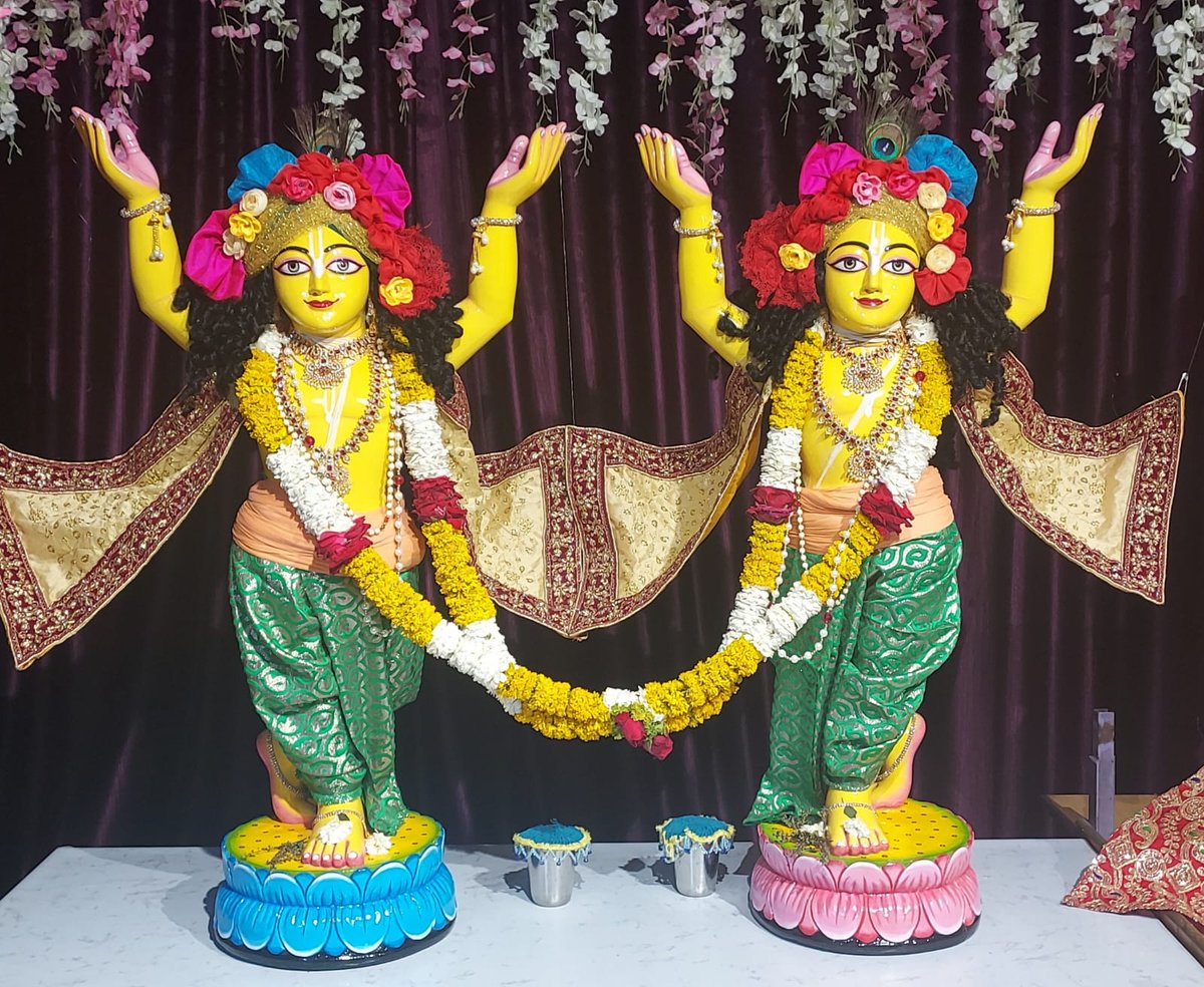 ISKCONVECC's tweet photo. Today's beautiful 😍 Darshan of  Sri Sri 🌼Jagannath 🌼Baldev 🌼Subhadra &amp; Sri Sri 💐Gaura 💐Nitai https://t.co/kgwqAysFsw