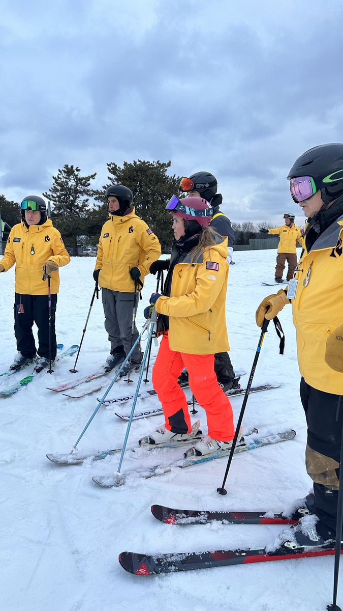 PineKnobSkiing's tweet photo. ๐ท Here are some photos from the recent PSIA clinic that instructors attended. This provides snow sports education that adds to and enhances their current skill set. Itโs always fun to learn something new!
@PSIAAASICentral
#SkiInstructors #SkiInstructorLife #PSIA https://t.co/9zBzChGZLe