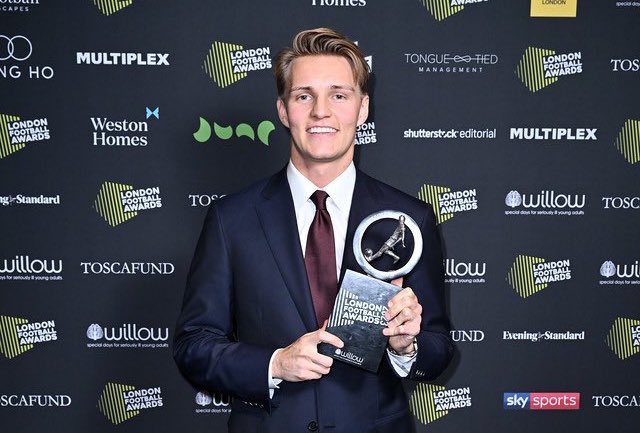 saleesuh's tweet photo. The future is scary but not for us...
Young Player of year
Premier League Player of the year
Goalkeeper of the year
Manager of the year.

Onward and upward... Be excited they said and we're becoming excited day after day.
#COYG
#LONDON_BEST
#London_Is_Red https://t.co/Y2S5gRFtyg