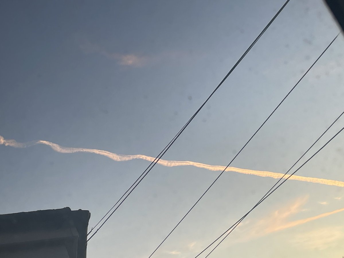 mila255h's tweet image. #sunrise #jettrails