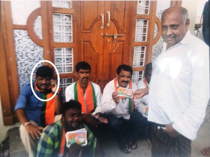 dcstunner999's tweet image. #TSPSC paper leak prime accused is a BJP activist
&amp;amp; 
Recently #TambakuTillu BS Kumar was complaining in media that #KCR govt is issuing Job notifications &amp;amp; conducting Exams so that Youth shouldn&apos;t roam with them

With this Fishy Angle there is a Suspicion whether Bandi Sanjay or…