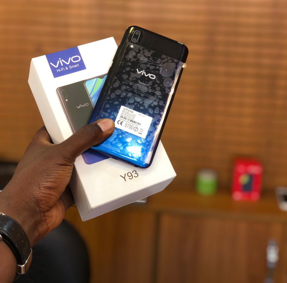 Okot_01's tweet photo. Y93 open box . 128/6gb ram -now at 390,000
Call or WhatsApp 🏷️0773580618 for order and delivery 
#lene_store #lene_electronics https://t.co/2QQirDFfXY
