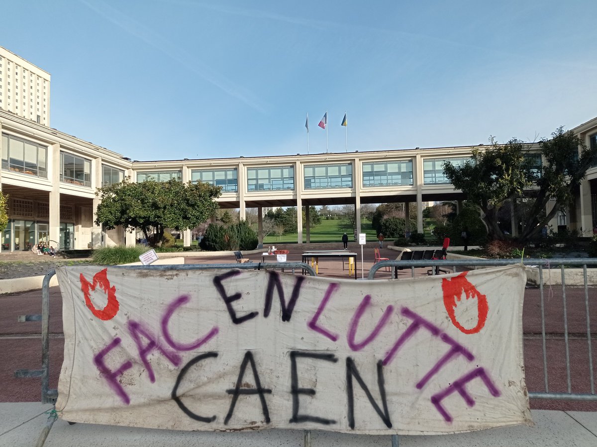 radiolivier's tweet photo. Beau temps sur le Campus 1 à #caen https://t.co/3RnSxj1jNK