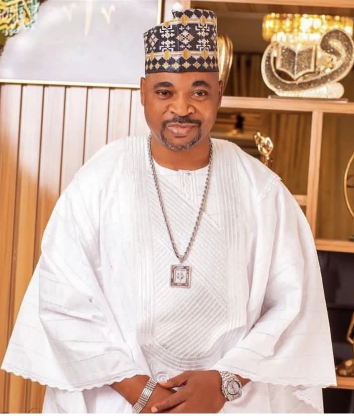 JamesIsraelAyo1's tweet photo. Iyabo Ojo obediently celebrates MC Oluomo on his birthday https://t.co/yvMKRxXOxK