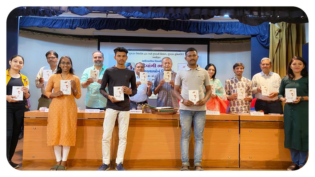 NavbharatBooks's tweet photo. #ધર્મોરક્ષતિ #એકહતીગુંચા
ગઈકાલે વિશ્વકોશ ટ્રસ્ટ અને ગુજરાતી ભાષાભવનના ઉપક્રમે દેવાંગી ભટ્ટના પુસ્તકોનું વિમોચન થયું.
Thank you all for attending the launch event!
#Book #BookRelease #DevangiBhatt #DharmoRaxati #EkhatiGuncha #NavbharatSahityaMandir #ShopOnline #Books #Reading https://t.co/dKMjmZc0ST
