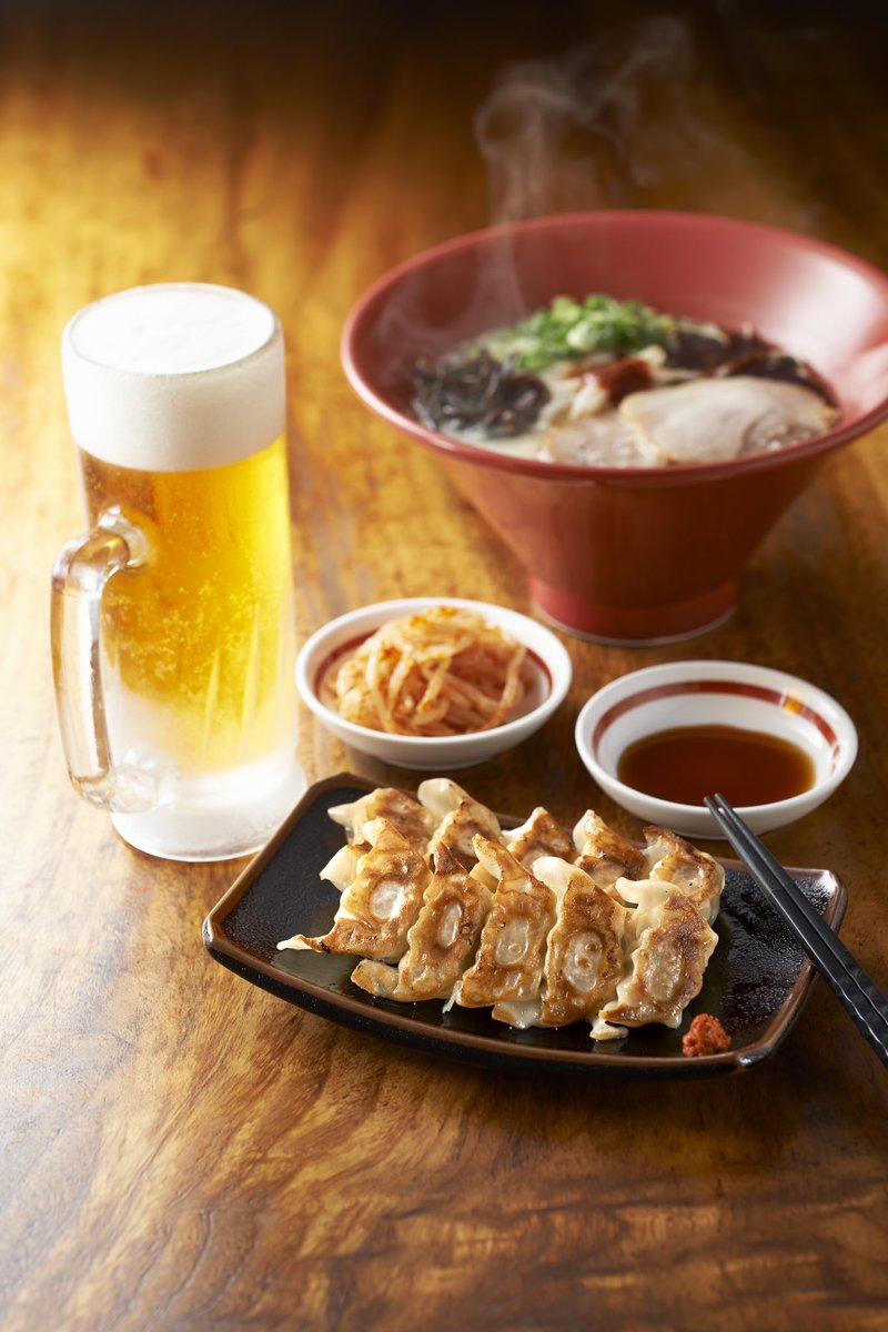 IPPUDO_JP's tweet photo. ほほう、フレッチャー選手は餃子も食べたとな………？😎🥟🥟🥟🇮🇹

#WBC2023 #エンゼルス #イタリア代表 https://t.co/7ai48cFDkh