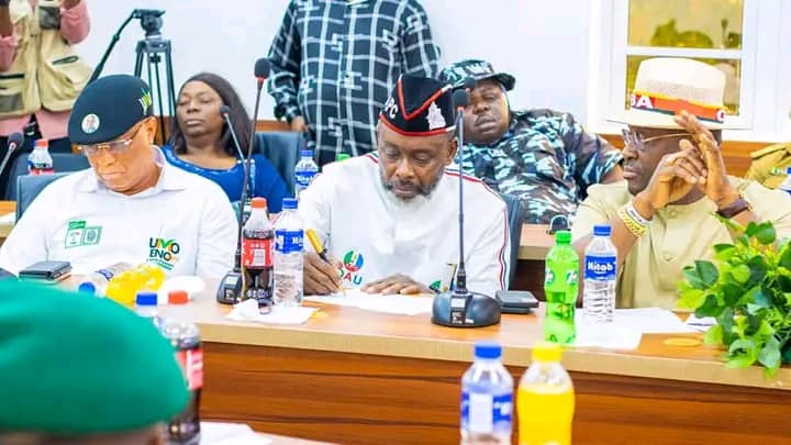 MosesLumix's tweet photo. Governorship candidates of akwa ibom state, signing peace 🕊️ accord form https://t.co/vreVIzT5pw