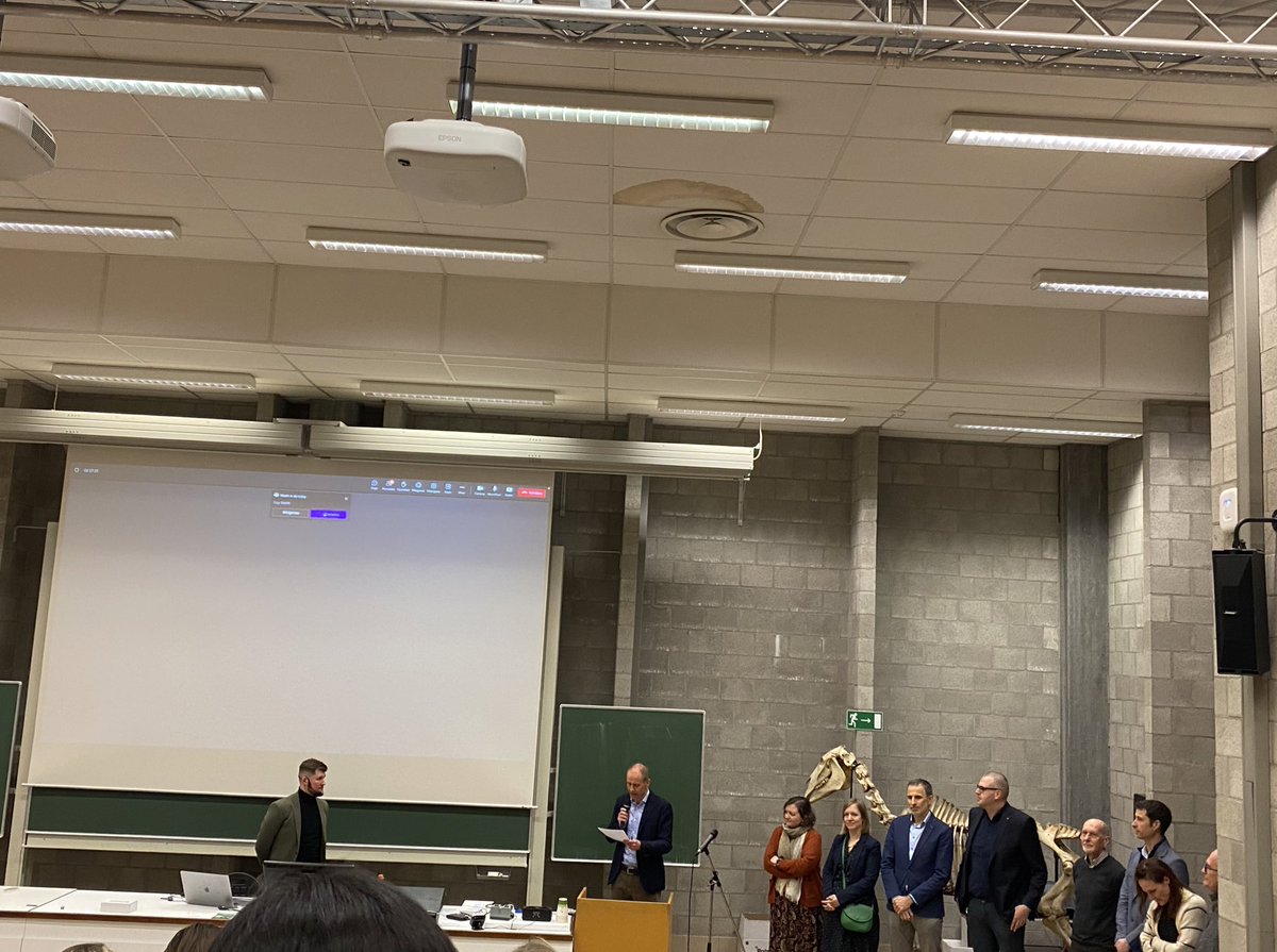 Twitter meet dr. Vereecke! 👨🏻‍🎓Congratulations <a href="/methenickname/">Nick Vereecke</a> on finishing your PhD and good luck with the next steps in your career! #phd #nanopore #OneHealth