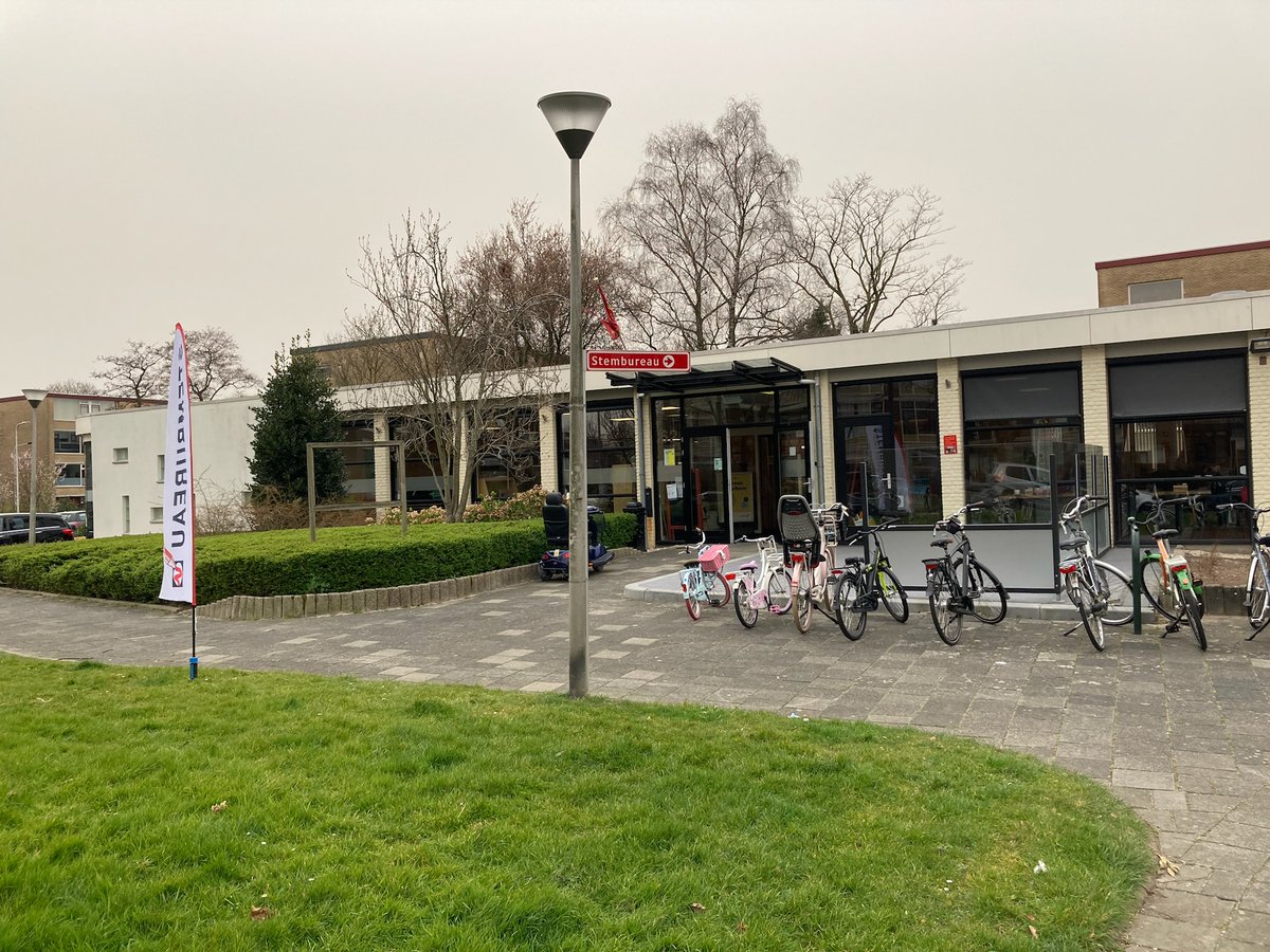 De stembureaus zijn open❗ Ga jij stemmen? ✏️ Vergeet je stempas(sen) en ID-bewijs niet! De stembureaus zijn open tot 21.00 uur. ⏰ Kijk voor een stembureau bij jou in de buurt op  ➡️ ridderkerk.nl/verkiezingen/s…

#verkiezingen #PSWS2023 #elkestemtelt #ridderkerk