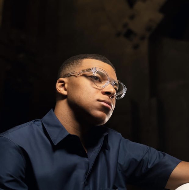 LaBranche06220's tweet photo. Découvre chez ton opticien #LaBranche, la nouvelle collection #Oakley Kylian Mbappé Signature Series HSTN
#solaire #lunettesdevue #lunettesdesoleil https://t.co/2UaWMdDYqh