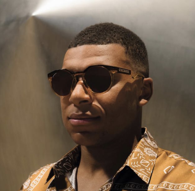LaBranche06220's tweet photo. Découvre chez ton opticien #LaBranche, la nouvelle collection #Oakley Kylian Mbappé Signature Series HSTN
#solaire #lunettesdevue #lunettesdesoleil https://t.co/2UaWMdDYqh