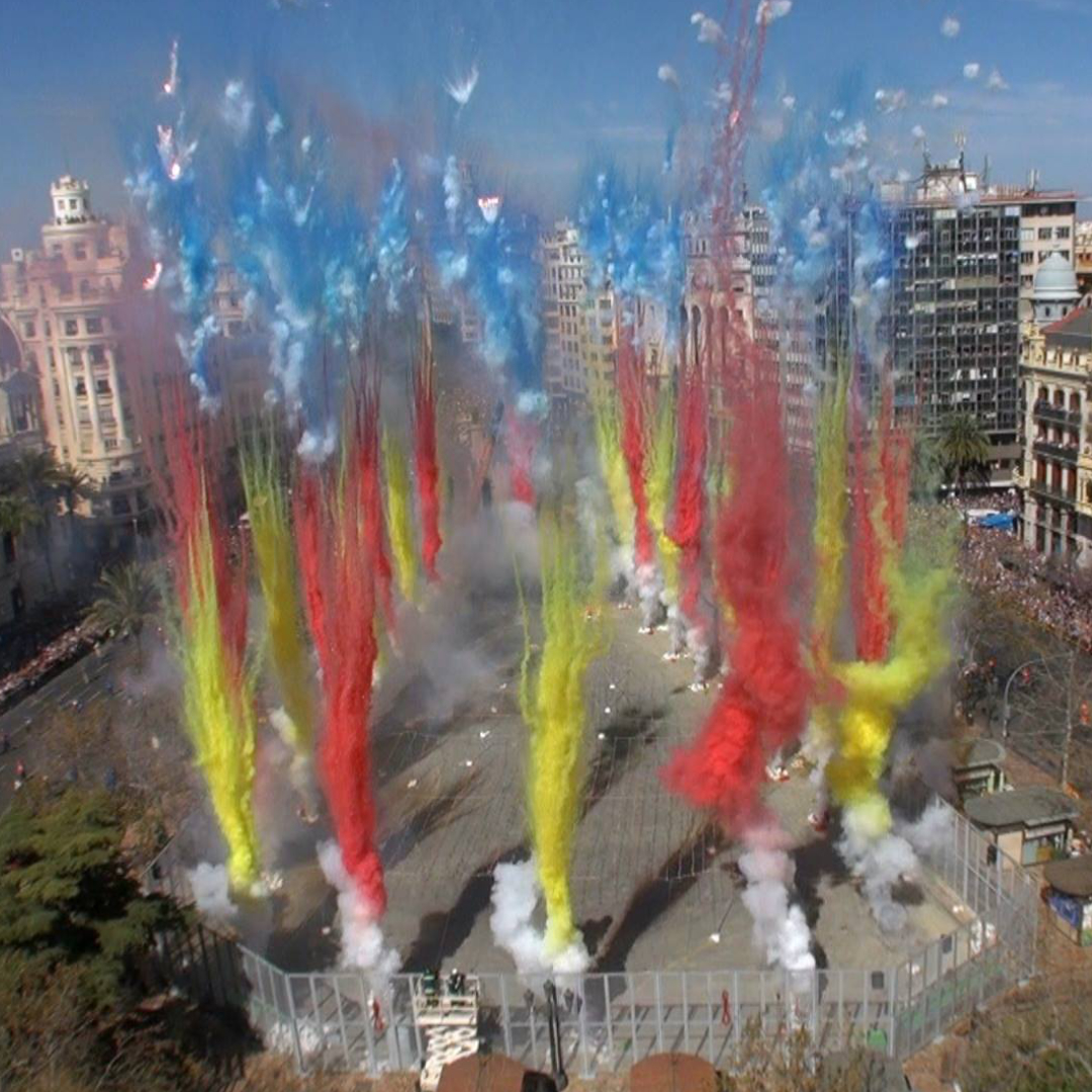 Did you know… Las Fallas, besides being the biggest street party, is also the loudest festival in Europe?🎊🎇 From today, Las Fallas starts again until the 19th of March, enjoy!

Looking for a great city to live? Let Valencia surprise you. We will help you find your own place!