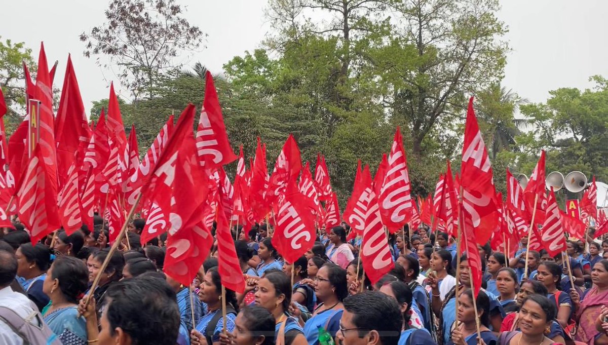 News18Odia's tweet image. #ଲୋୟର_ପିଏମଜିରେ_ହଜାର_ହଜାର_ଆଶାକର୍ମୀ

-୧୨ ଦଫା ଦାବି ନେଇ ଆଶାକର୍ମୀଙ୍କ ରଣହୁଙ୍କାର
-ଆଶାକର୍ମୀ ୟୁନିଅନ ସଂଯୁକ୍ତ ମୋର୍ଚ୍ଚାର ଆହ୍ବାନରେ ବିକ୍ଷୋଭ
-ବିଧାନସଭା ଘେରାଉ କରୁଛନ୍ତି ହଜାର ହଜାର ଆଶାକର୍ମୀ

#Protest #Ashaworker #Odisha