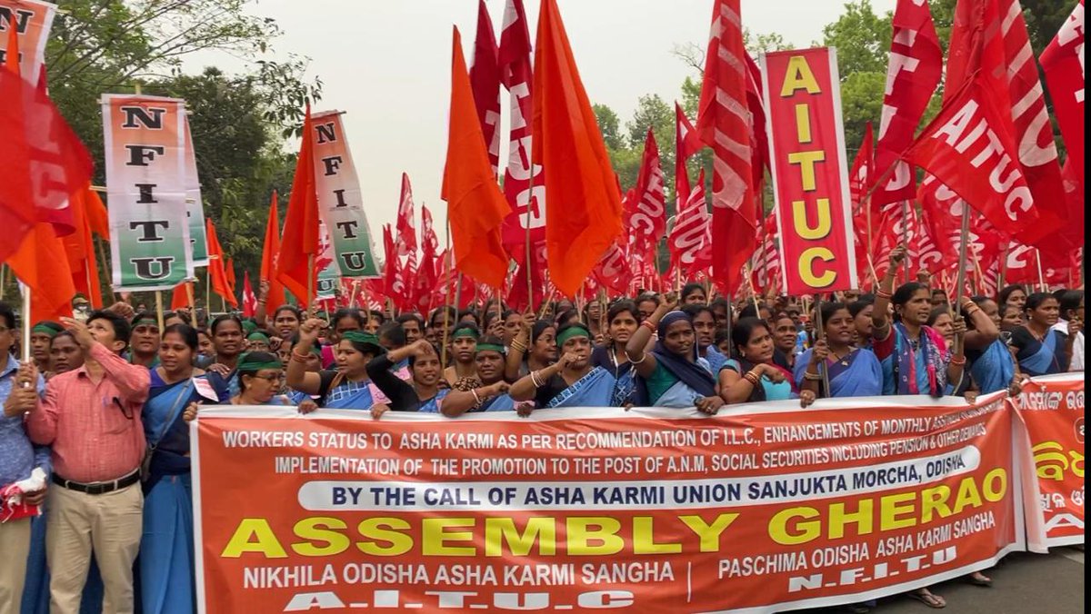 News18Odia's tweet image. #ଲୋୟର_ପିଏମଜିରେ_ହଜାର_ହଜାର_ଆଶାକର୍ମୀ

-୧୨ ଦଫା ଦାବି ନେଇ ଆଶାକର୍ମୀଙ୍କ ରଣହୁଙ୍କାର
-ଆଶାକର୍ମୀ ୟୁନିଅନ ସଂଯୁକ୍ତ ମୋର୍ଚ୍ଚାର ଆହ୍ବାନରେ ବିକ୍ଷୋଭ
-ବିଧାନସଭା ଘେରାଉ କରୁଛନ୍ତି ହଜାର ହଜାର ଆଶାକର୍ମୀ

#Protest #Ashaworker #Odisha