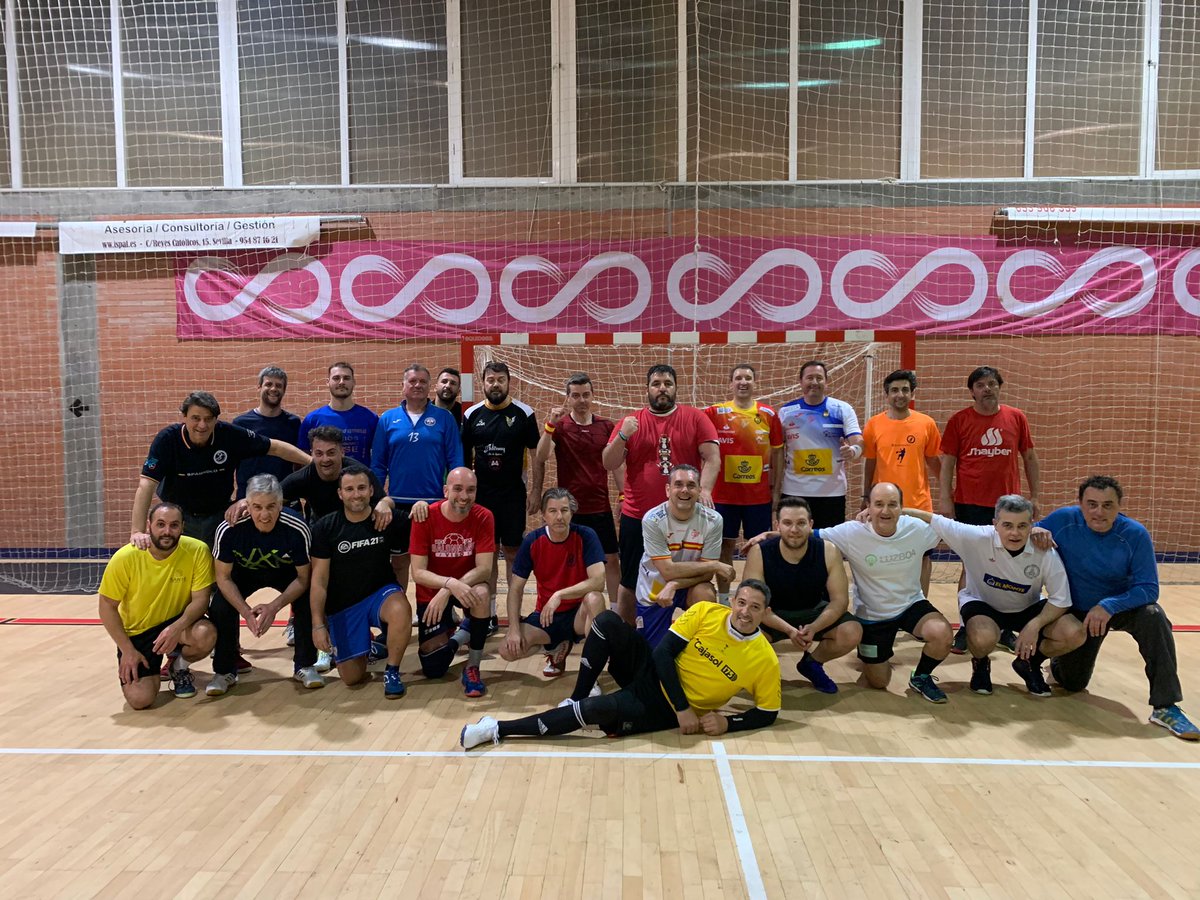 VBMSEVILLA's tweet photo. Nuestro #40x20 de ayer se lo dedicamos a nuestro zurdito de #Rochela que suma a la familia veterana. ¡¡¡ENHORABUENAAA!!!.
Esto es un no parar😜
@RFEBalonmano @FAndaluzaBM @Sebastian090578 @IMDSevilla @Ayto_Sevilla https://t.co/ZC2fw1USyP