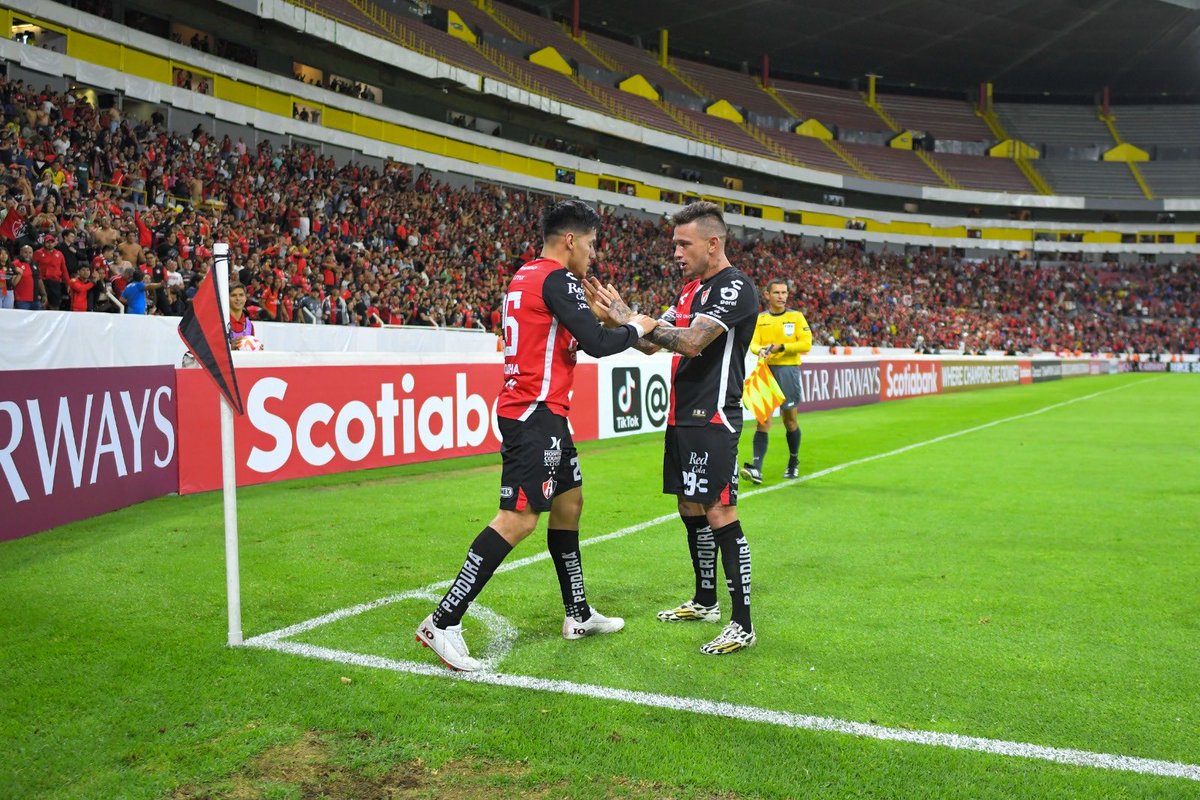 Que hermosa noche equipo ! 

Que grande Paul ©️⚽️🥅🔴⚫️!