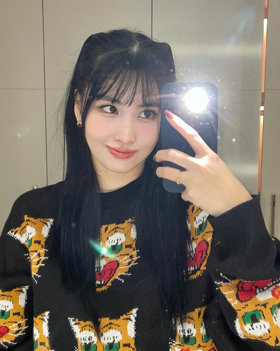 SubjectKpop's tweet photo. Momo's Instagram update

🐯🐯🐯

#TWICE #트와이스 @JYPETWICE https://t.co/cdvChRMia4