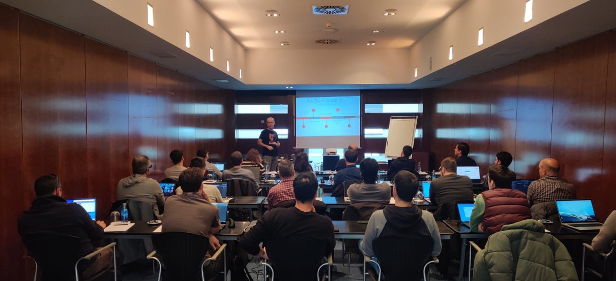 antoniosanzalc's tweet image. Loas y alabanzas al estupendísimo grupo del BootCamp #DFIR de la #RootedCON2023 . Aguantaron el tirón de los 3 días intensos pidiendo hasta postre, y hasta me enseñaron cositas que no sabía de O365  !Lujazo! 💪🥳🤩