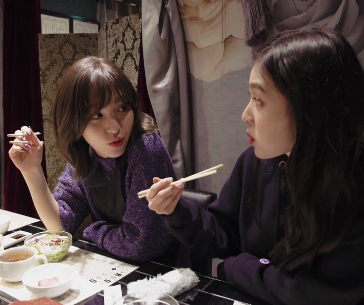 2129FEED's tweet photo. domestic irene and wendy will always make me soft https://t.co/ZakHUJWK3t