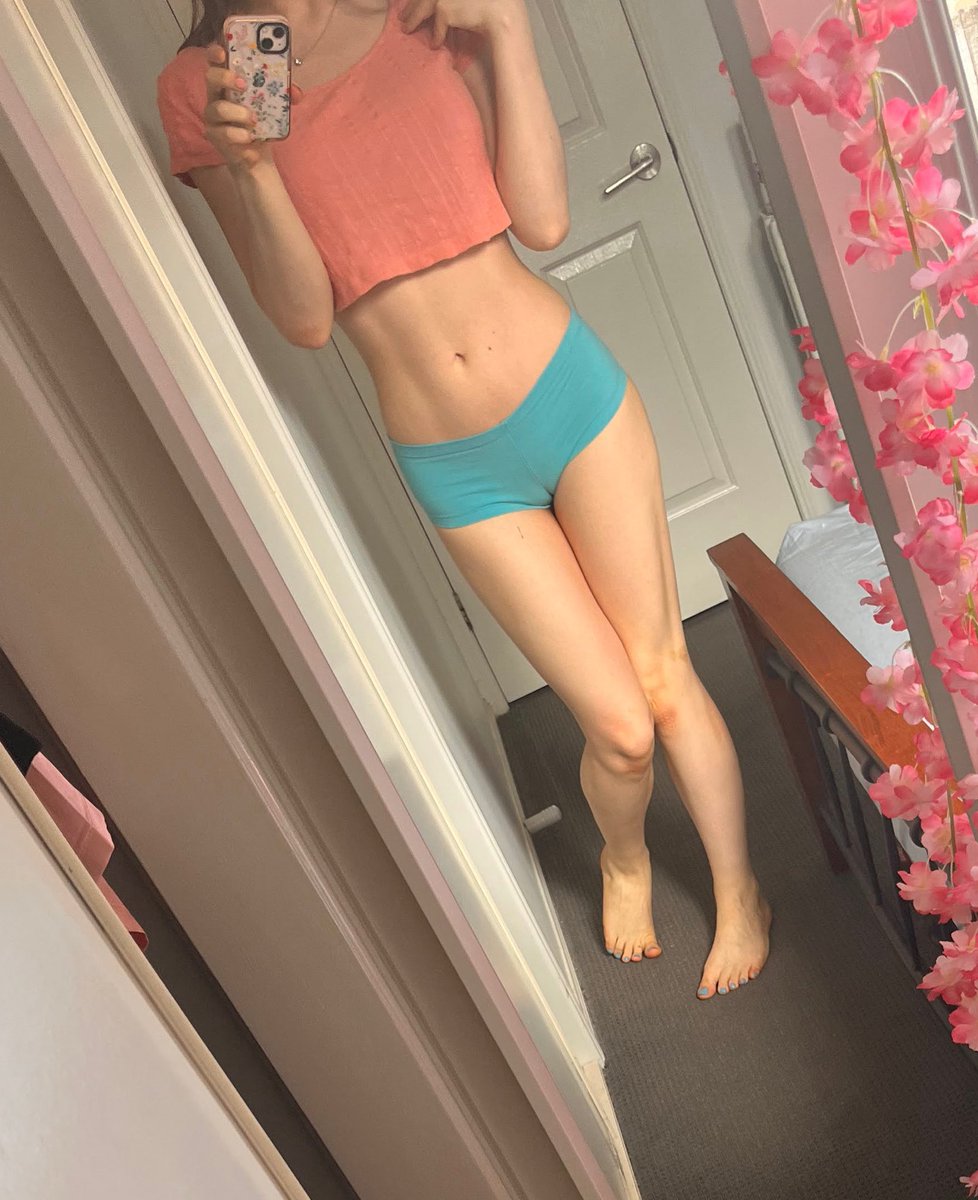 RoseHathaway70's tweet photo. Getting ready to do some yoga 🧘‍♀️ https://t.co/nd5lujD8eB