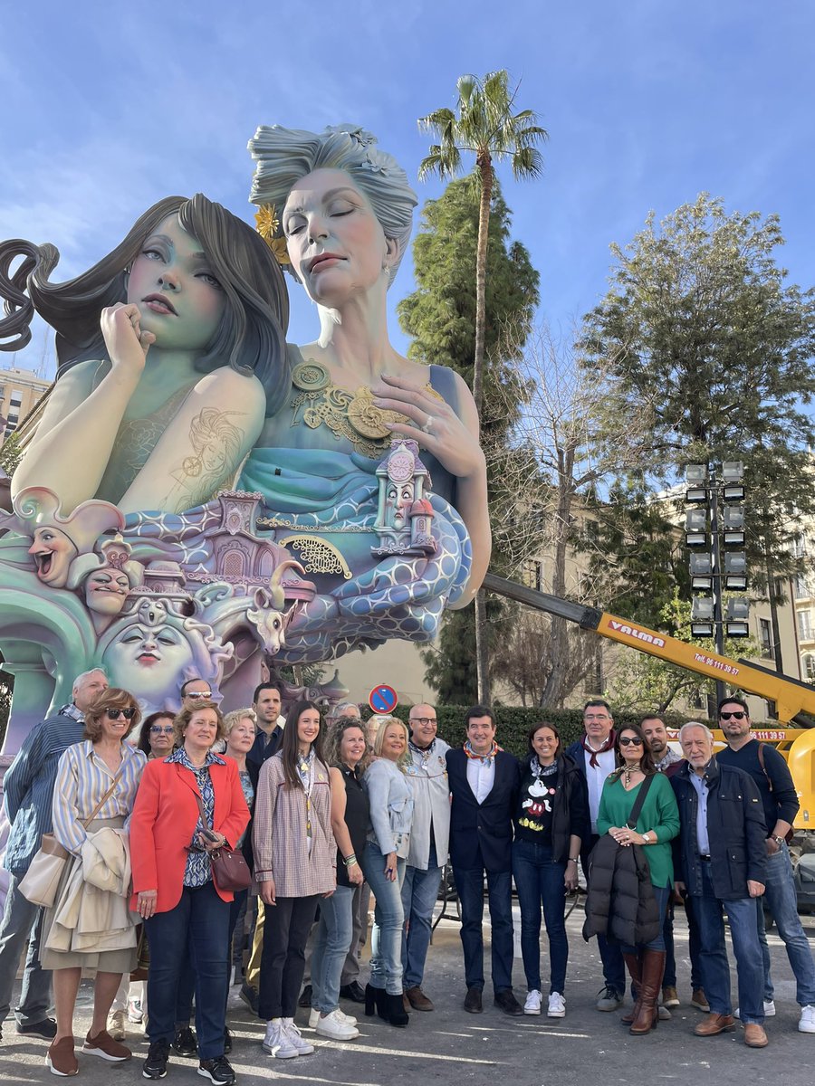 Cs_vlcnoroeste's tweet photo. 🟠Ayer tarde pudimos disfrutar de nuevo de la #RutaFalleraCs.

🫂Gracias a nuestros anfitriones @amparopicoCS y @Fginer y a las Comisiones por su acogida.

🧨Compartimos la ruta con jóvenes @JcsCValenciana y @VeteranosCS que han venido a conocer nuestra fiesta. Gracias por venir! https://t.co/Cg8aAEkgdQ