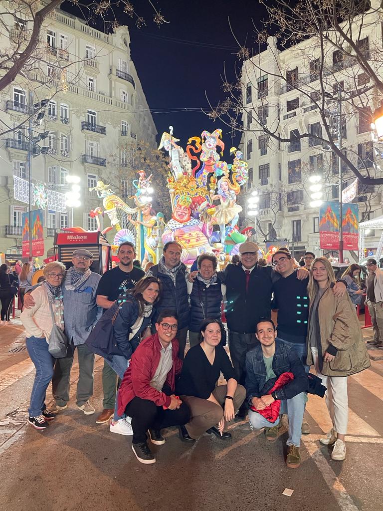 Cs_vlcnoroeste's tweet photo. 🟠Ayer tarde pudimos disfrutar de nuevo de la #RutaFalleraCs.

🫂Gracias a nuestros anfitriones @amparopicoCS y @Fginer y a las Comisiones por su acogida.

🧨Compartimos la ruta con jóvenes @JcsCValenciana y @VeteranosCS que han venido a conocer nuestra fiesta. Gracias por venir! https://t.co/Cg8aAEkgdQ