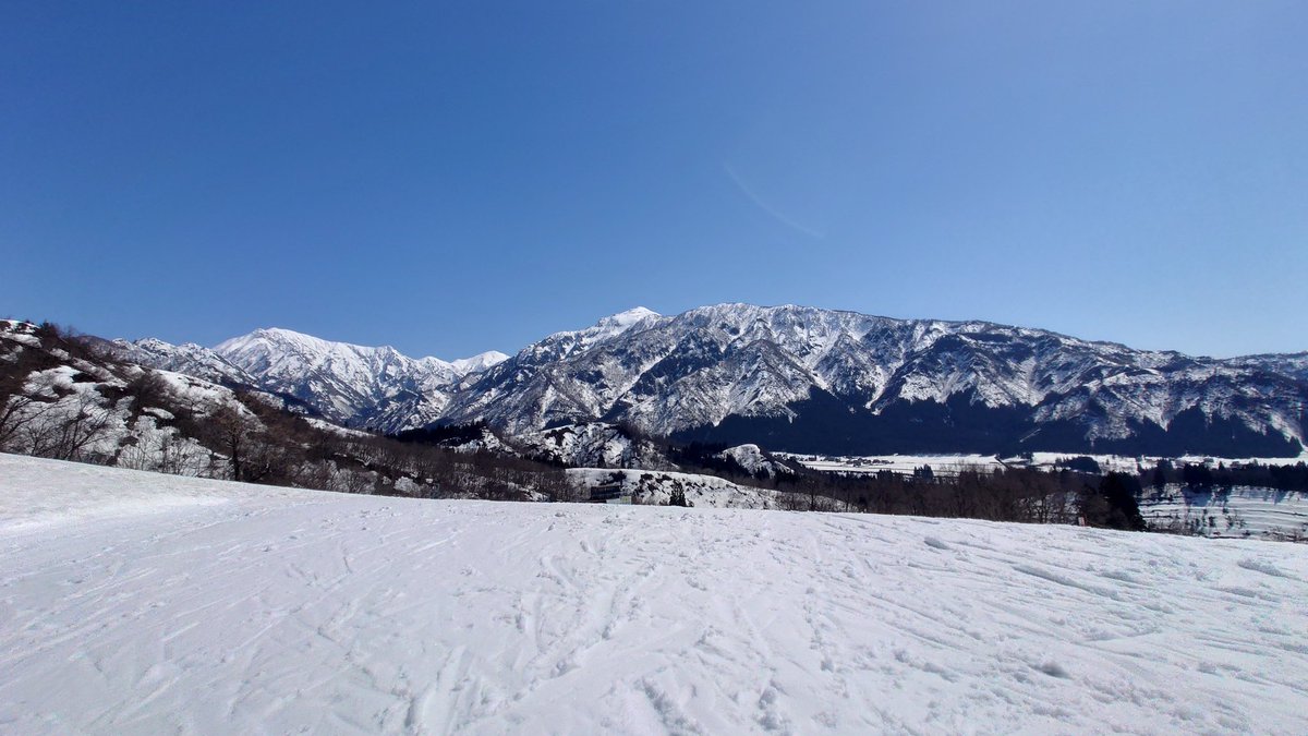 kawa__sun's tweet photo. イケメンパトのさんに会いに初めての八海山麓スキー場へ。
コンパクトにまとまったなかなか楽しめるコースとこの景色は圧巻の1言。
@TK310358313 さん、プライベート試乗会ありがとうございました!
#八海山麓スキー場
#VOLTAGEdesign https://t.co/jTNwNFr8vn