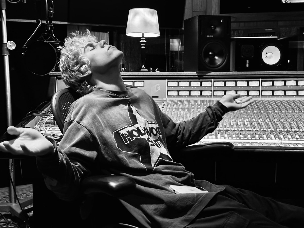 .<a href="/thekidlaroi/">laroi</a>