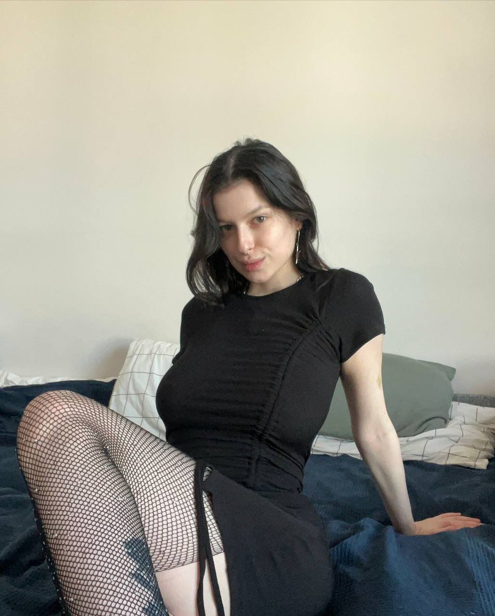 evelinelauraa's tweet photo. Guten morgen daddy’s❤️‍🔥🥵 https://t.co/YP7ai2W0Pj