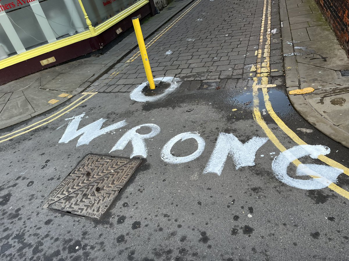 neilwarne's tweet photo. Louth has had its own banksy painting the roads again overnight #whatisthepoint #Louth #lincolnshire https://t.co/SwcQG1iXUZ