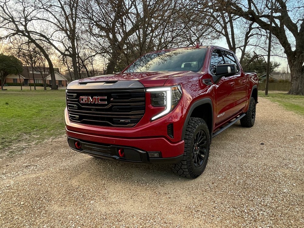 wallotechnology's tweet photo. Review: GMC Sierra 1500 AT4X 2023, sigue siendo una todoterreno estupenda https://t.co/D12tJ9Spa5 https://t.co/P9GQzXD0Y5