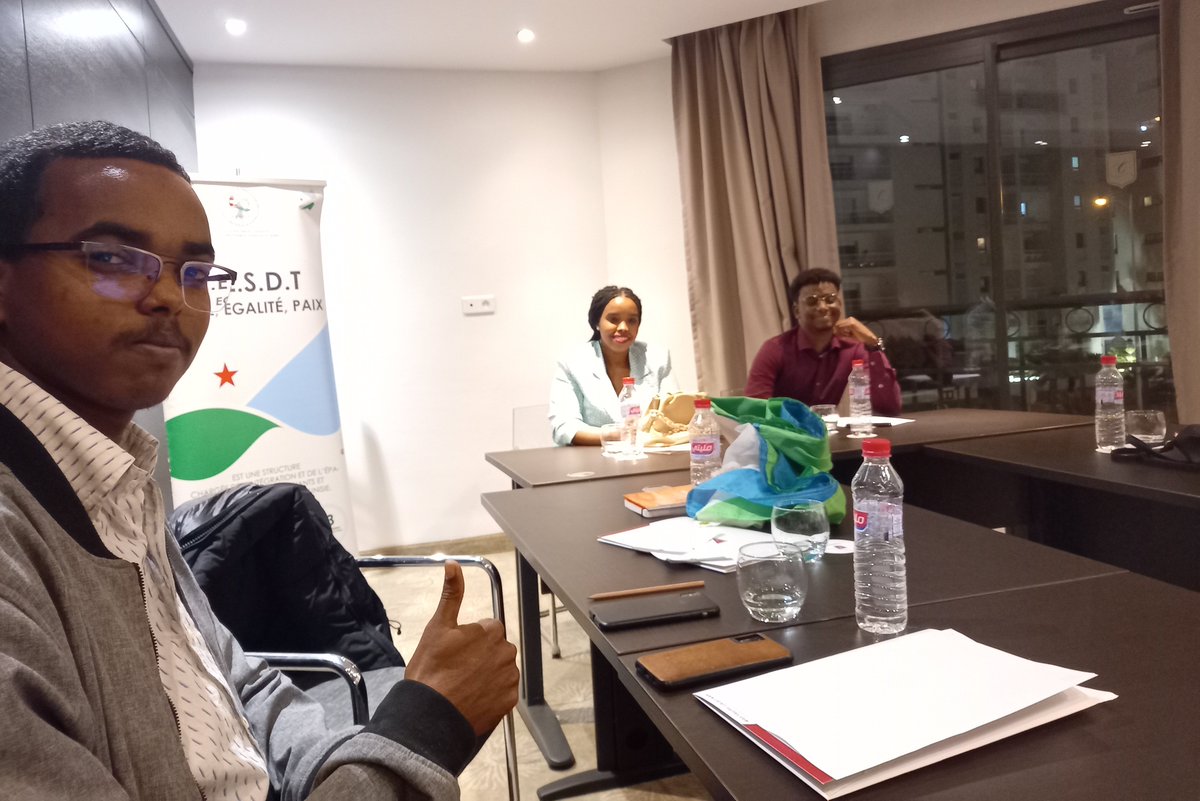 AlexisMGueldon's tweet photo. Heureux d'être parmi nos étudiants à Tunis. Échanges sur leur situation et préoccupations. Des points pertinents ont été soulevés. Des discussions avec les officiels tunisiens auront lieu. Chaque point sera considéré comme l'exige le Président @IsmailOguelleh dans cette mission. https://t.co/utSrcyaQoY