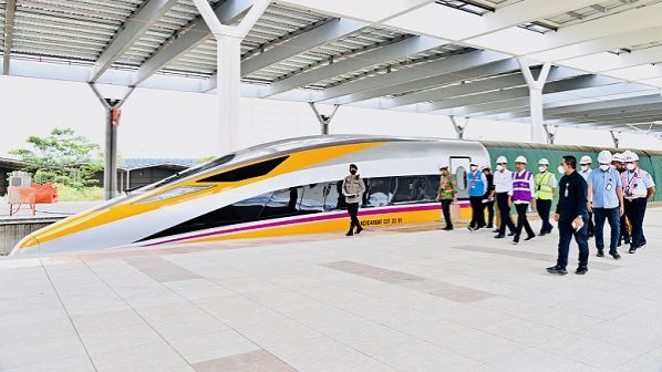 SaveATrain's tweet photo. Fresh view from Indonesia - https://t.co/NJeUtcOKHi #infrastructure #jakarta #bandung #highspeedline #budget #trains https://t.co/vFzq3xcZZ5