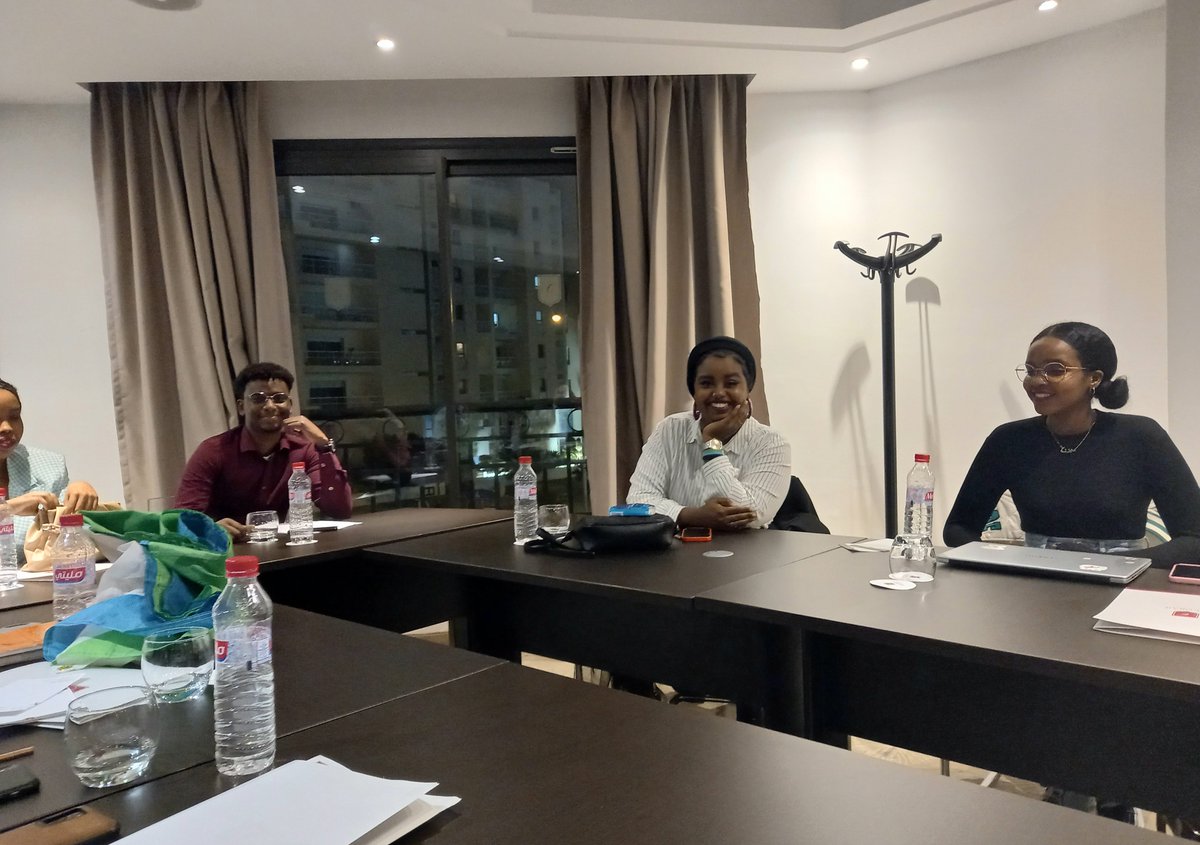 AlexisMGueldon's tweet photo. Heureux d'être parmi nos étudiants à Tunis. Échanges sur leur situation et préoccupations. Des points pertinents ont été soulevés. Des discussions avec les officiels tunisiens auront lieu. Chaque point sera considéré comme l'exige le Président @IsmailOguelleh dans cette mission. https://t.co/utSrcyaQoY