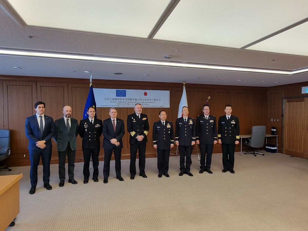 MichaelPulchEU's tweet photo. Signing ceremony of the “Administrative Arrangement” between ⁦@EUNAVFOR⁩ Atalanta and ⁦#Japan on coordination of anti-piracy exercises. An important step in enhancing security cooperation in the North-Western Indian Ocean ⁦@eu_eeas⁩ ⁦@MofaJapan_en⁩ https://t.co/GMrjosUxbD