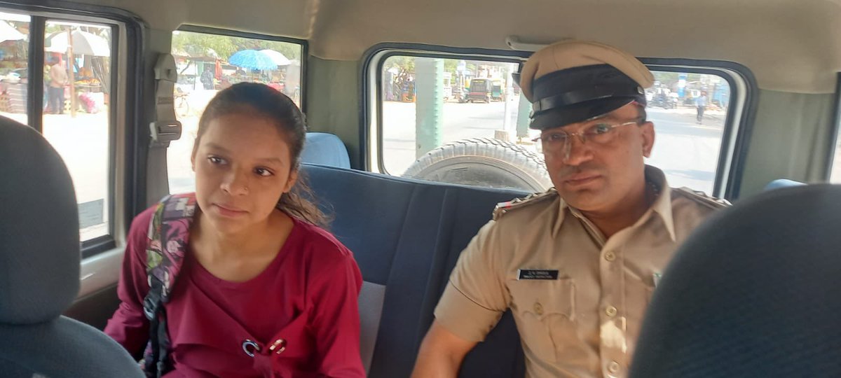 गुजरात पुलिस की तत्परता व संवेदनशीलता का एक और उदाहरण देखने को प्राप्त हुआ।बोर्ड इम्तेहान देने गलत केंद्र स्थल पर पहुँची छात्रा की परेशानी को भाँपते हुए वहाँ उपस्थित पुलिस इंस्पेक्टर ने बिना समय व्यर्थ किये अपने सरकारी वाहन से छात्रा को समय पर सही केंद्र पर पहुँचाया। #Khakhi
