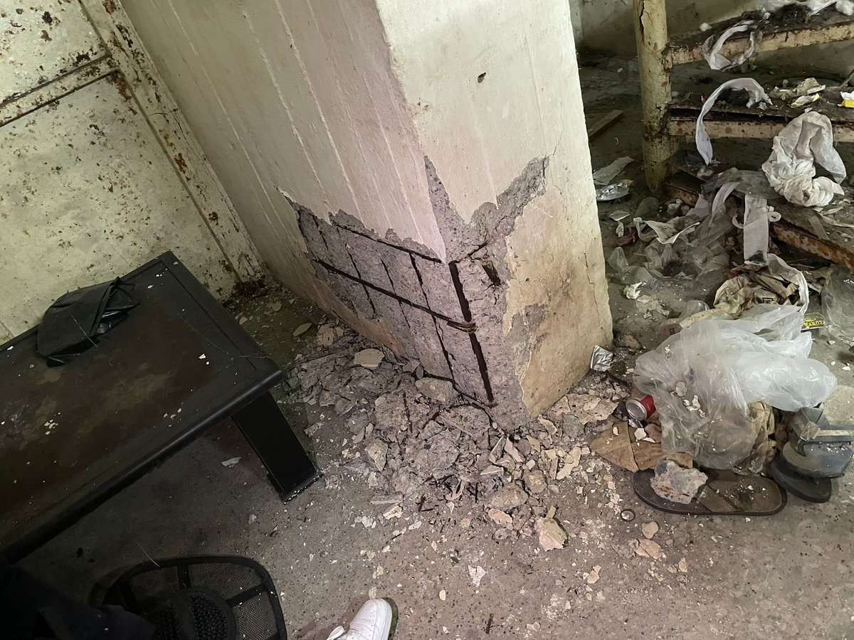 Bina kolonlarımız bu şekilde,az hasarlı olduğu söyleniyor. Gelen özel mühendisler tehlikeli binaya girmeyin diyor. Gidecek yer yok çadır verilmiyor,konteyner verilmiyor. Bakanlık kaymakamlığa yönlendiriyor,kaymakamlık yapacak bişey yok diyor.  <a href="/GundemiAntep27/">Antep Gündemi</a>