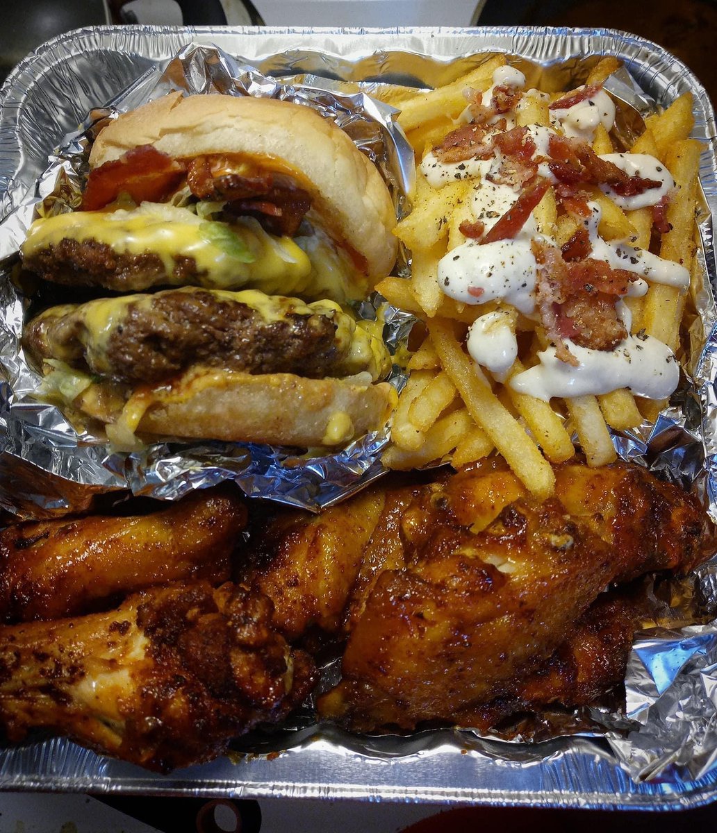JazzyHomeCookin's tweet photo. It’s burger night. What you eating? #foodie #foodporn #homecook https://t.co/ztZyraJsBP