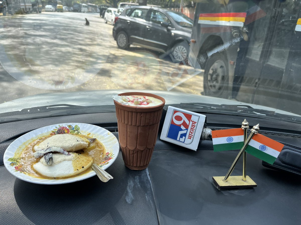 Mastana_Mausam's tweet photo. नार्थ-साउथ की मिट गई देखो दूरी ही सारी...

#brunchonduty
#foodconnection #idlisambhar #lassi
#yummyinmytummy https://t.co/ZB04p1csTS
