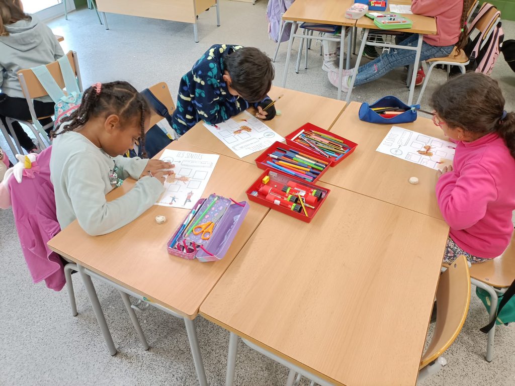 IERAlberti's tweet photo. A 3r de primària treballem el projecte del cos humà i ara estem aprenent coses que no sabíem dels 5 sentits!
#primària #projectes #elcoshumà #elssentits #comunitatdemitjans https://t.co/3PNZZlskpz