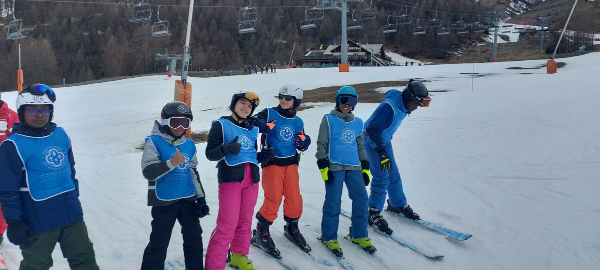 Une soixantaine d'élèves du <a href="/College_Jaubert/">Collège Maurice Jaubert</a> sont pour une semaine à l'école départementale des neiges d'Auron. Après la découverte du milieu naturel, place à la pratique du ski.
