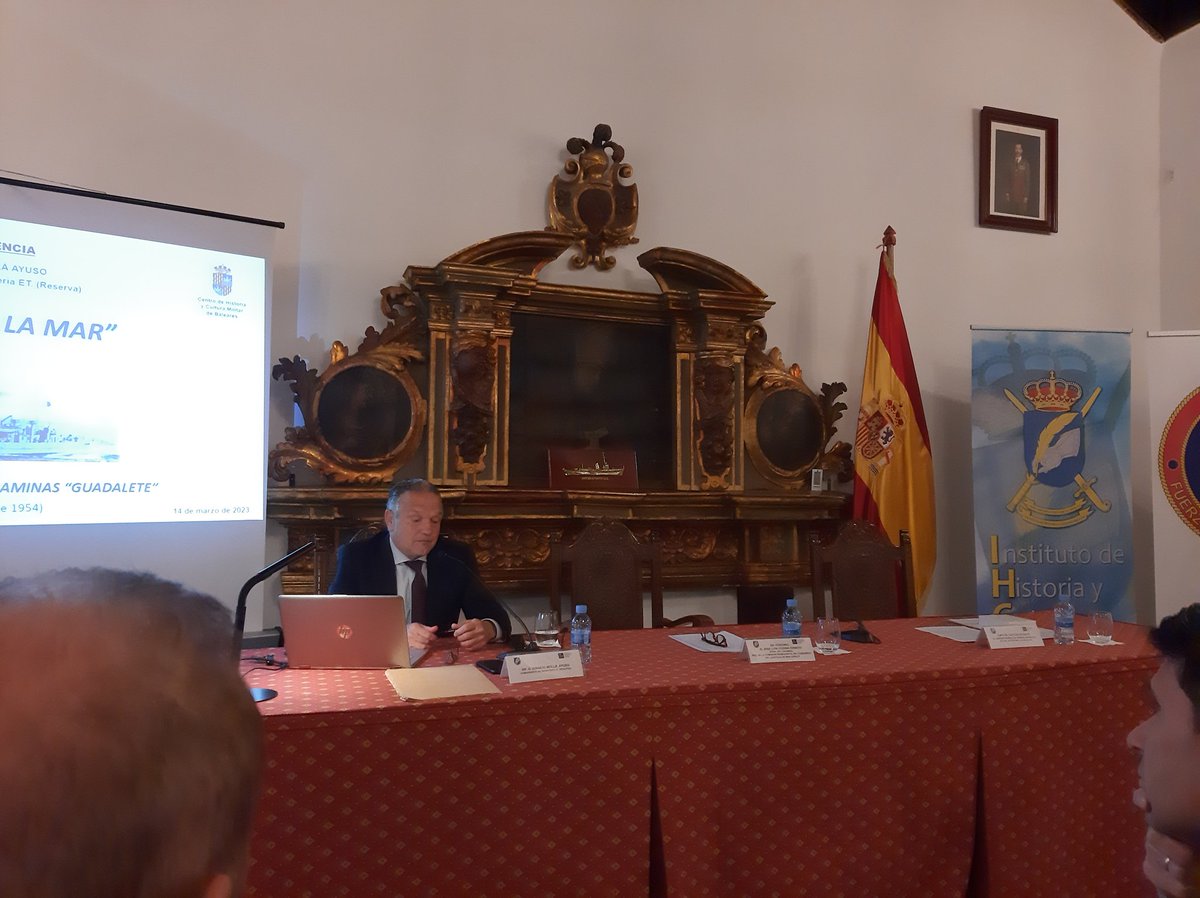 COMGEBAL_ET's tweet photo. Organizada por el Sector Naval #Balears @Armada_esp en el #CHCMBAL, pudimos asistir ayer martes a la magnífica conferencia impartida por el comandante en reserva Ignacio Molla Ayuso, sobre el hundimiento del dragaminas DM 4 "Guadalete" en 1954.
#COMGEBAL @MCANA_ET @IHYCM_ET https://t.co/ioLg67tHD5