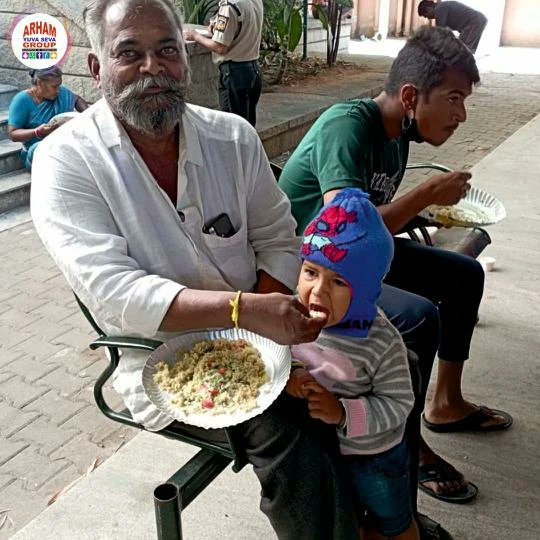 AYSGIndia's tweet photo. Glimpses of #fooddrive by our team AYSG Bangalore
Over 350 people are fed every weekend with nutritious meals
DM to Join us
#aysg #bengaluru #bangalore #mealdistribution #fooddistribution #ArhamAahar #bangalorebloggers #oneteamonedream #spreadingcoloursofhumanity https://t.co/NAaGg1kLvP