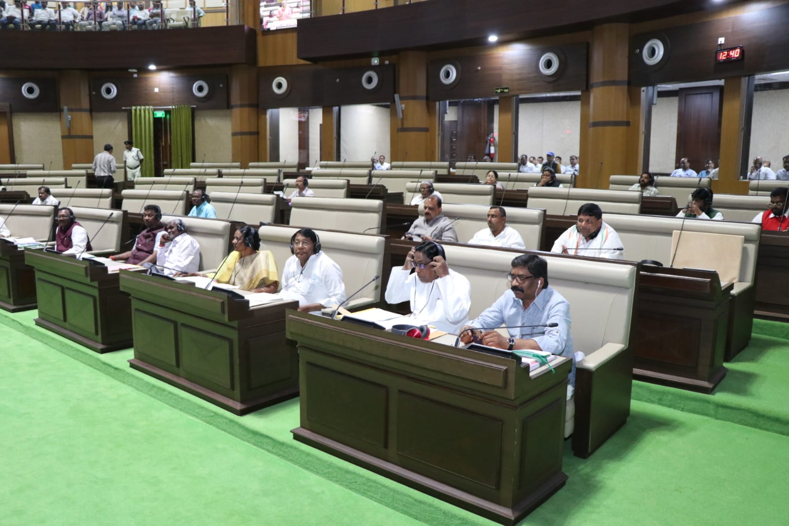 झारखंड विधानसभा : ग्रामीण विकास विभाग के लिए 8165 करोड़ रुपये का अनुदान प्रस्ताव पारित Jharkhand Assembly: Grant proposal of Rs 8165 crore passed for Rural Development Department