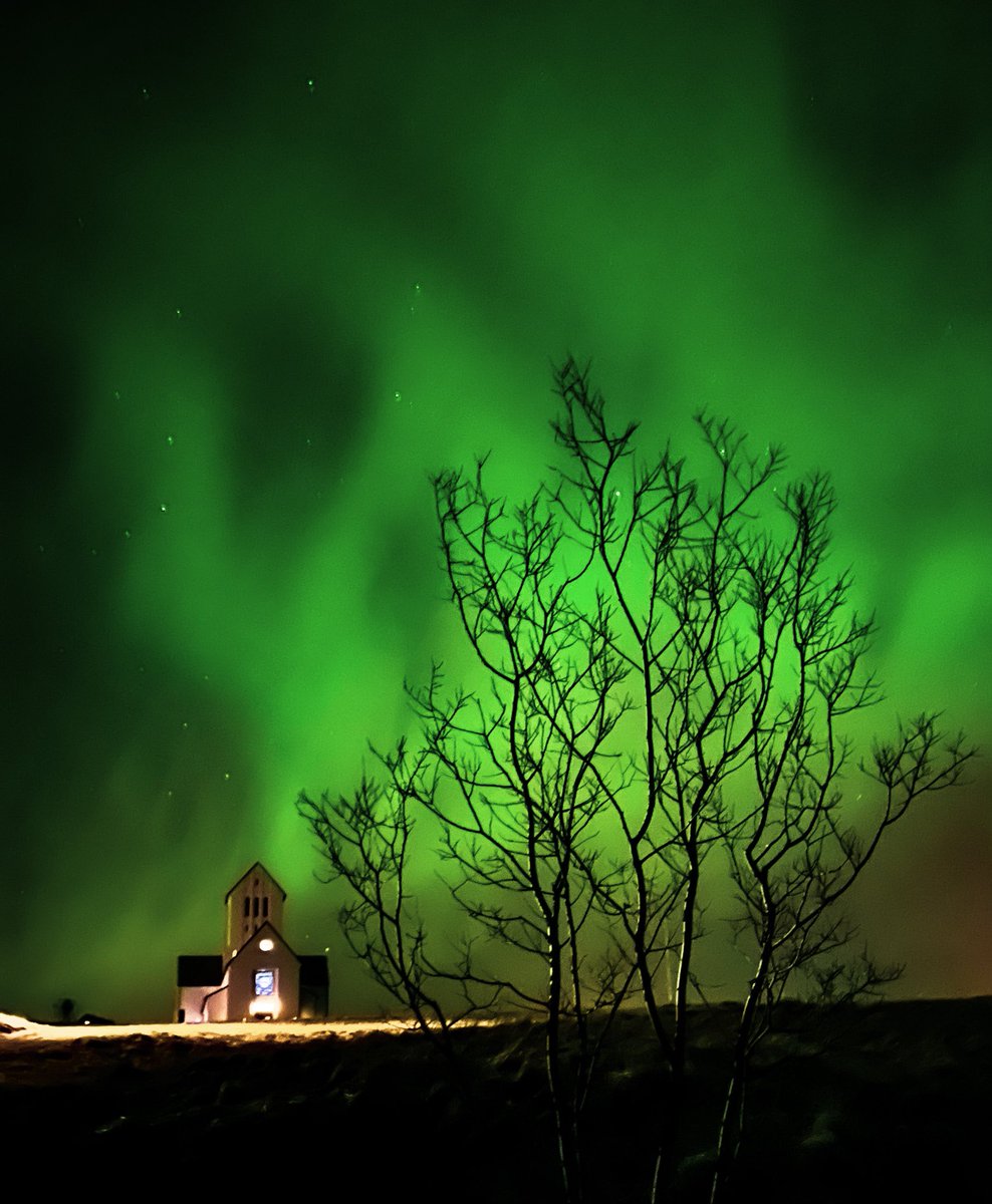 lizmead867's tweet photo. Oh what a night! #auroraborealis #northernlights 
What a beautiful world! https://t.co/5zxSRmKdYf