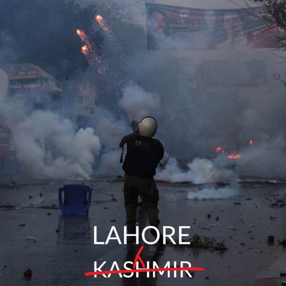 AroobaAjmal20's tweet photo. Welcome to occupied Lahore‼️
In which democratic state have you seen this happening❓
#ImranKhanForPakistan 
#ImranKhanArrest 
#imrankhanPTI
#AsimMunir
#زمان_پارک_پُہنچو
#ملک_بند_کرو
#عمران_خان_ہماری_ریڈ_لائن https://t.co/nPWQZJmBmr