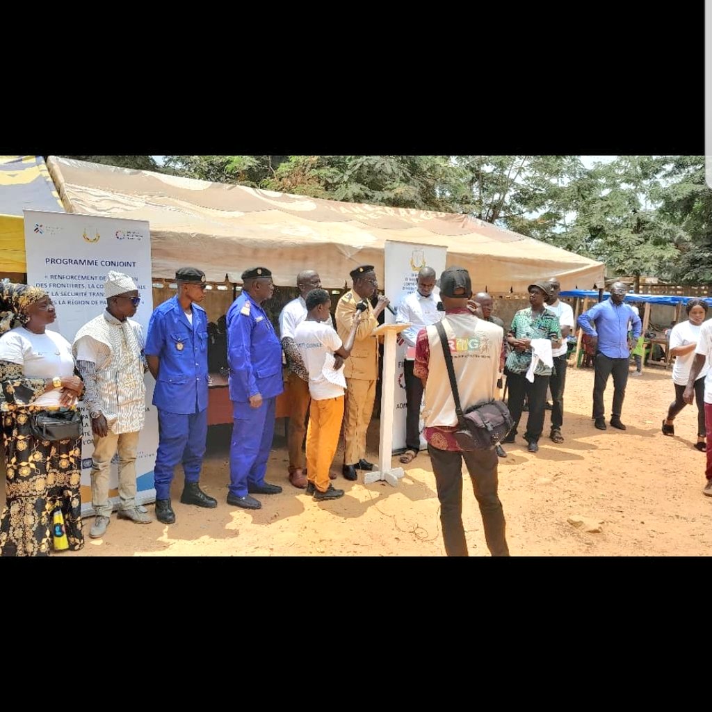 Marlydhalyna's tweet photo. Retour en images 14/03
Foire commerciale à Gueckedou, qui avait pour objectif la mise en relation directe de 100 acteurs commerciaux venus des communes de Gueckedou, de la Sierra Leone et du Libéria afin de favoriser le développement du commerce transfrontalier 
#ITC#MPTFCONJOINT https://t.co/M6bAIbp9Zx
