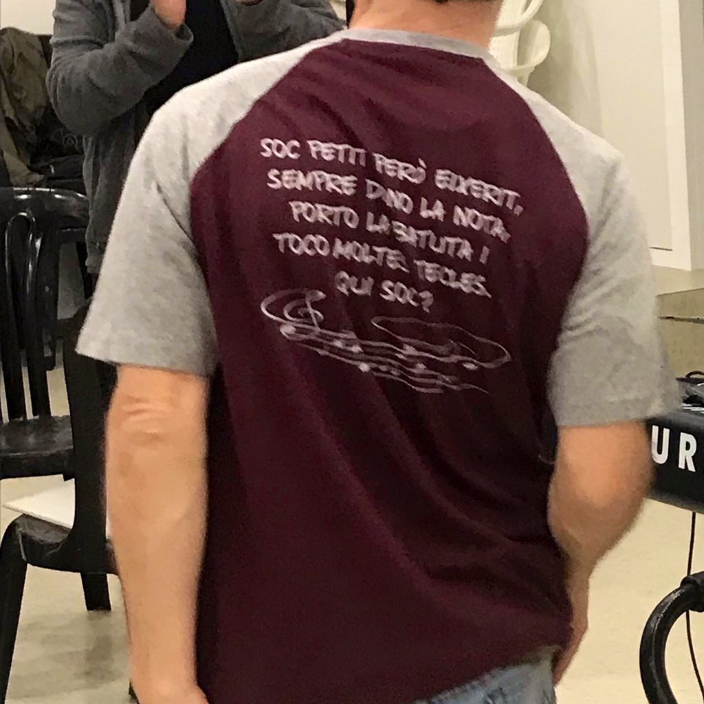 Bon dia!!! 

Volem compartir unes imatges d’ahir de l’assaig tan  entranyable i especial amb la celebració del 50è aniversari del nostre director Robert…sorpreses, emoció i molts somriures…per molts anys, súper dire!!!

Mentrestant seguim treballant de valent!
Visca la música!