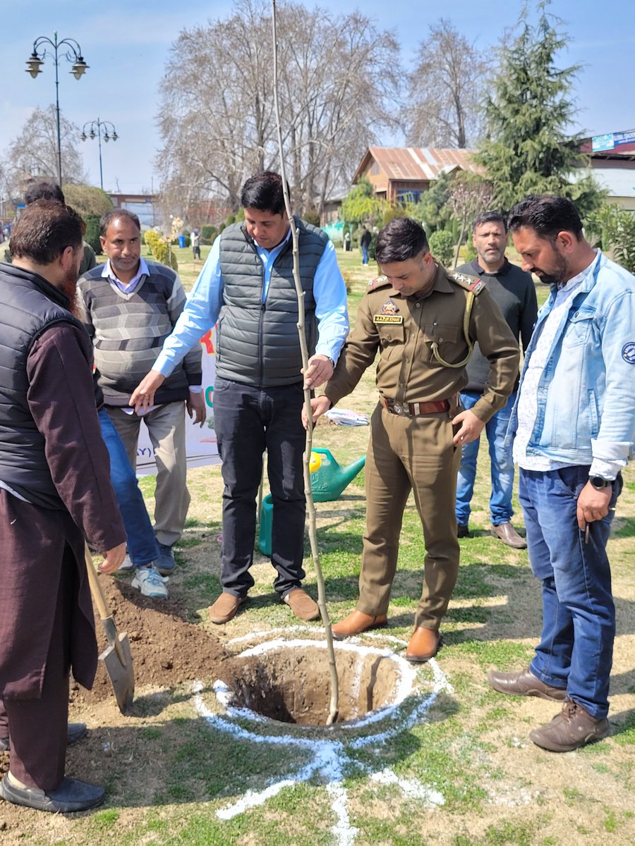 Chinar day at Shaheed park Pulwama with worthy honourable District Floriculture officer and respected S.H.O. Sahab Pulwama