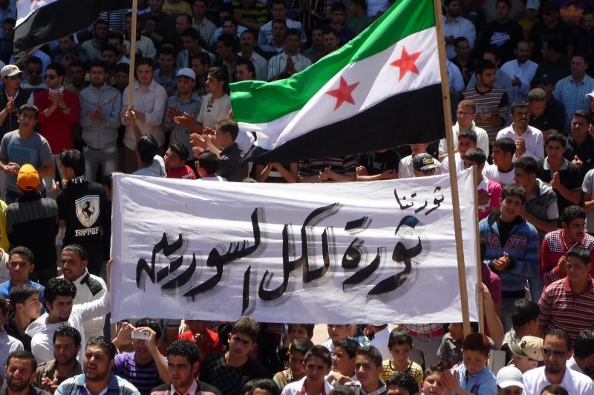 ساحات الحرية تهيئ نفسها مجدداً لاستقبال الأحرار في مظاهرات في أعزاز وإدلب وجنديرس وغيرها بمناسبة الذكرى الـ12 لانطلاق الثورة السورية العظيمة. محررنا بصوت واحد يصدح اليوم: "الشعب يريد إسقاط النظام"، وهو مطلبه منذ 2011.